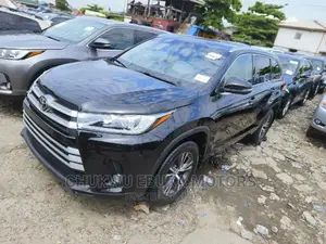 Toyota Highlander XLE 4x4 V6 (3.5L 6cyl 8A) 2017 Black