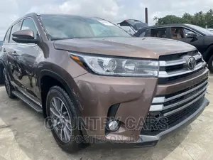 Toyota Highlander XLE 4x4 V6 (3.5L 6cyl 8A) 2017 Brown