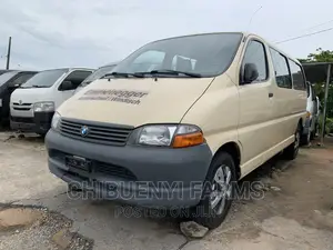 Toyota HiAce 2002 Gold