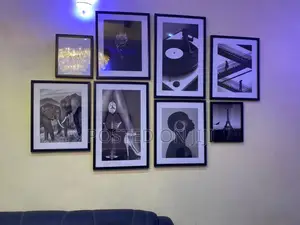 Black And White Wall Frames For Staircase