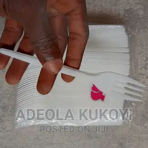 A Pack of 100pcs of Heavy Duty White Fork