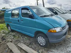 Toyota HiAce 2005 Blue