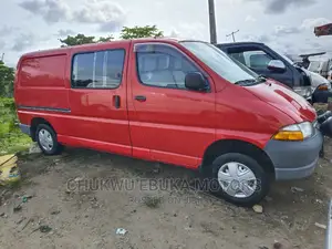 Toyota HiAce 2005 Red