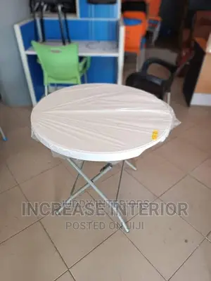 Quality Imported Plastic Round Table