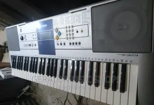 UK Used Yamaha PSR-E323 Keyboard