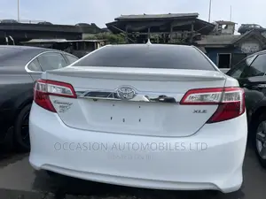 Toyota Camry XLE V6 4dr Sedan (3.5L 6cyl 6A) 2013 White