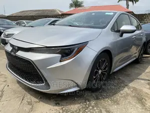 Toyota Corolla LE 2021 Silver