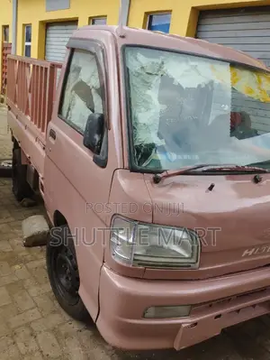 Daihatsu 2008 Pink