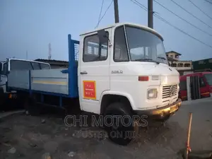Mercedes Truck 608 With Helpper Spring