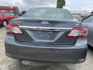 Toyota Corolla LE 4dr Sedan (1.8L 4cyl 4A) 2013 Gray