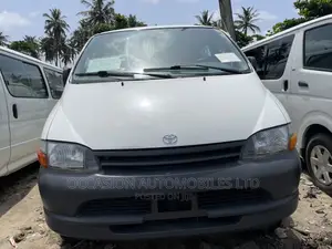 Toyota HiAce 2004 White