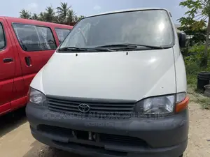 Toyota HiAce 2003 White