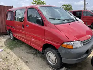 Toyota HiAce 2003 Red