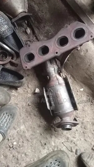 Toyota Camry or Venza 4 Plug Direct Catalytic Converter