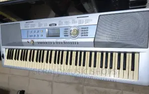 UK Used Yamaha DGX-200 Keyboard