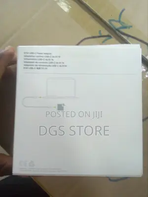 Apple USB C 61W Power Adapter