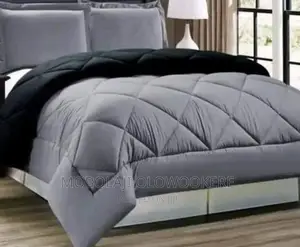Reversible Plain Set of Duvet Bedsheet and 4 Pillowcses
