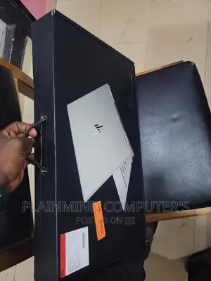 New Laptop HP Envy X360 8GB Intel Core I5 SSD 256GB