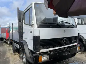 Mercedes Benz Heavy Duty Truck