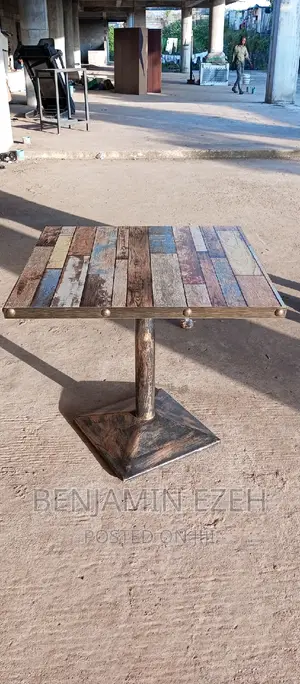 Sitt Out Table