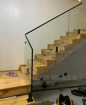 Frameless Spigot Stand Glass Rail With Black Top Rail