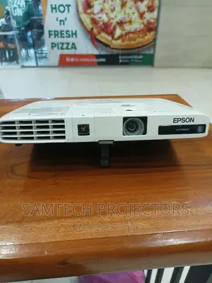Uk Used(EPSON 3,000 Lumens) Slim Portable Projector 4 Meetin