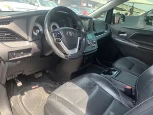 Toyota Sienna 2015 Red