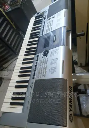UK Used Yamaha PSR-E403 Keyboard