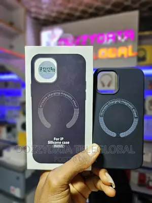 iPhone 12/12 Pro Silicone Magnetic Wireless Charging Case