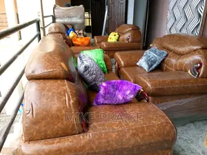 A Quality 7 Seater Chair