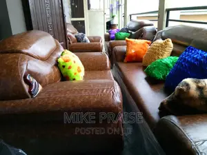 A Quality 7 Seater Chair