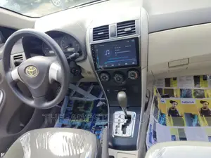 Toyota Corolla LE 4dr Sedan (1.8L 4cyl 4A) 2010 Gray