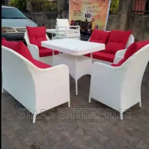 Outdoor/ Restaurant Chairs With Center Table