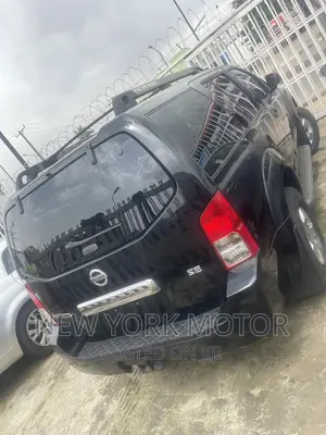 Nissan Pathfinder 2005 Black