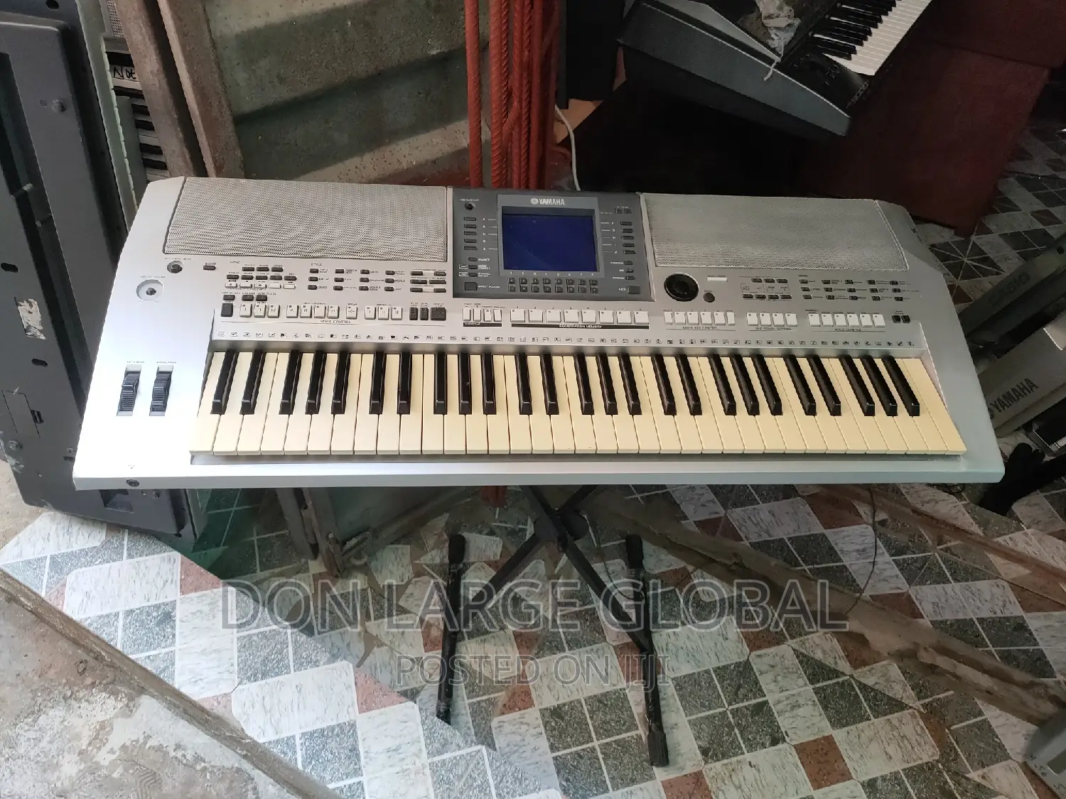 Yamaha PSR-S700 Keyboard