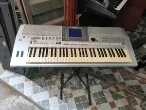 Yamaha PSR-S700 Keyboard