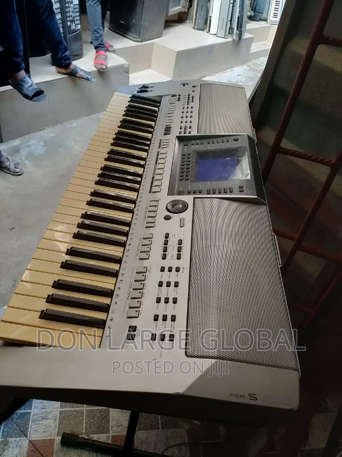 Yamaha PSR-S700 Keyboard