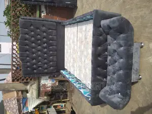 Quality 4.5by6 Upholstery Padded Bed Frame With One Footrest