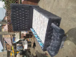 Quality 4.5by6 Upholstery Padded Bed Frame With One Footrest