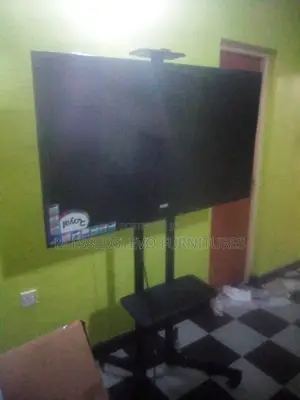 Mobile Tv Stand From 75 Inches Down to 32 Inches