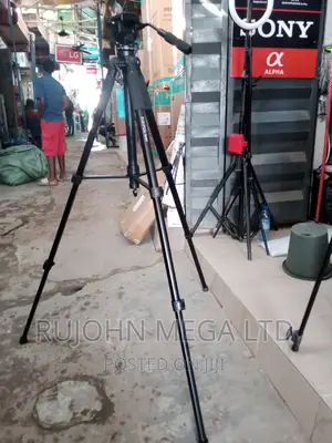 Professional Camera Tripod. Load Capacity 3 - 5 Kg