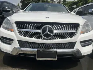 Mercedes-Benz M Class ML350 4MATIC 4dr SUV AWD (3.5L 6cyl 7A) 2015 White