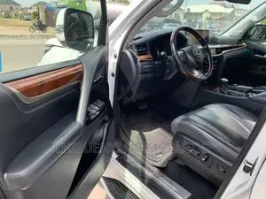 Lexus LX 570 (5 seats) AWD 2019 White
