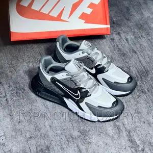 Original *Nike Air Max 270 Runner Tech*