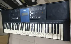 UK Used Yamaha PSR-E333 Keyboard