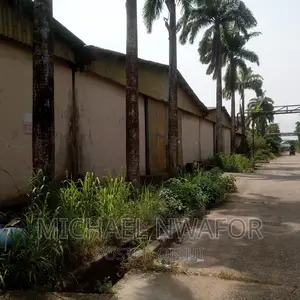 Warehouse Tolet