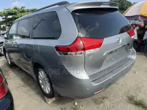 Toyota Sienna Limited 7 Passenger 2012 Silver