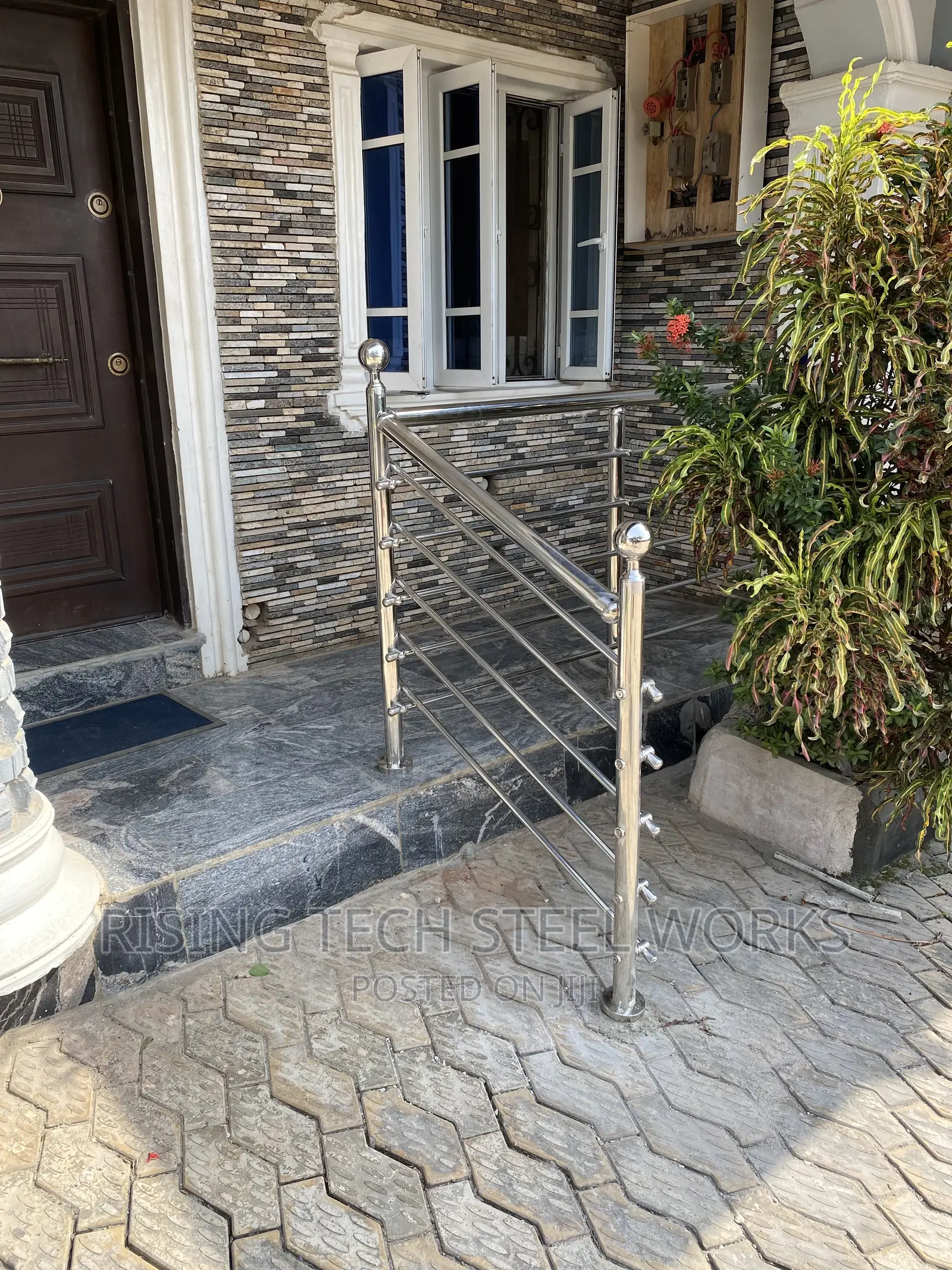 Stainless Make Perfect Look