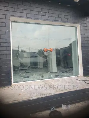 Showrooms/Store Glass