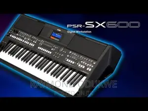 Yamaha PSR-SX600 Arranger Workstation Keyboard Piano